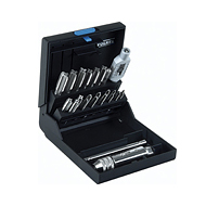 Jogo de Machos em Caixa Metálica.
DIN Padrão. P.K.20

-Machos Métricos
-M 3-4-5-6-8-10-12

Gira-Machos No. 1.1/2

Gira-Machos Com Roquete No. 1